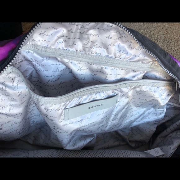 SOLD: LULULEMON DUFFEL BAG - Picture 7 of 10